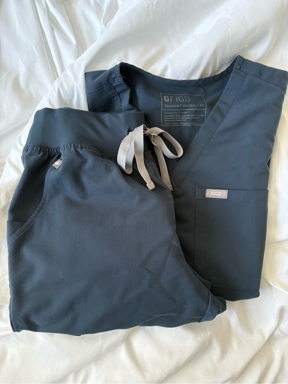 FIGS Dark Harbor XSP High Waisted Zamora Petite Pants and XS Catarina Scrub Top